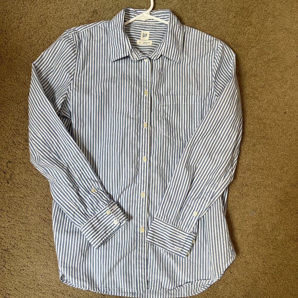 GAP White & Blue Striped Boyfriend Fit Button-Up Shirt | Size M